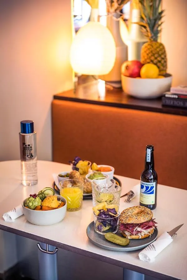 ****  Hotel Paradiso Paris France